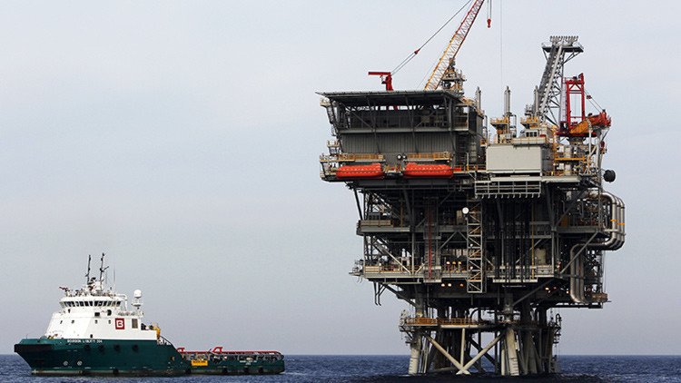 Fotos: Cientos de israelíes marchan contra un polémico acuerdo gasístico con EE.UU.