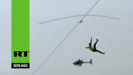  Esto es lo que sucede al caerse de una cuerda floja