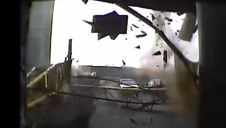 Grúa torre cae sobre un edificio y mata a una mujer en Rusia