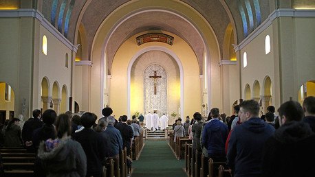 Obispas anglicanas proponen decir 'Ella' al referirse a Dios