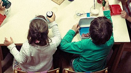 EE.UU.: Despiden a la jefa de un comedor escolar por dar comida gratis a niños
