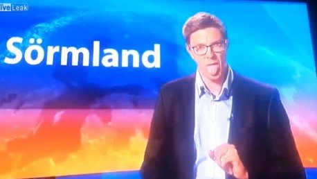 Un presentador de noticias hace muecas y canta ópera… ¿en directo?