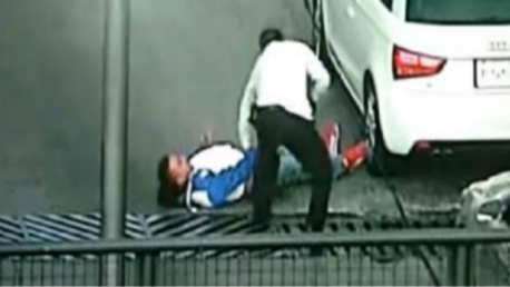 Ladrones armados intentan asaltar en pleno tráfico y se encuentran con un policía 