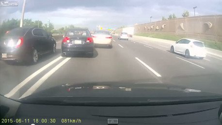 Esto es lo que pasa si no se respeta la doble línea en las carreteras