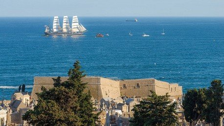 Video: El velero ruso de época Krusenstern choca contra dos buques modernos en Islandia