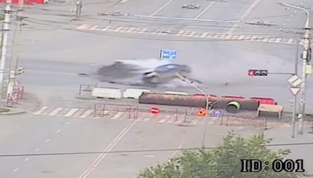 Brutal accidente de tráfico en Siberia visto desde dos ángulos