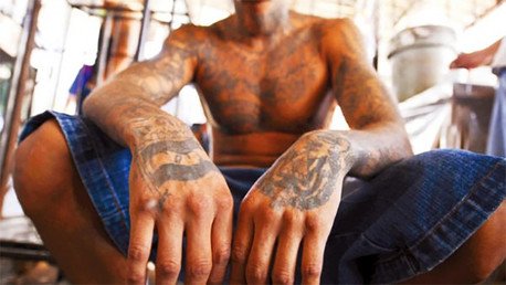 Niño se niega a matar y es lanzado desde un puente por pandilleros