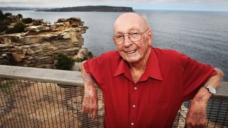 'Ángel de la guarda': El hombre que salvó a más de 100 personas del suicidio durante 50 años