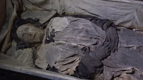 Radiografía del ataúd de un obispo sueco revela que "no estaba solo en su sepultura" (Video, Fotos)