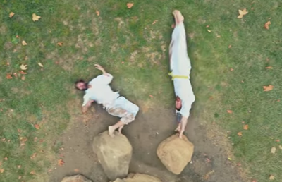 Esta épica lucha de karate es mejor que la mayoría de las películas de acción