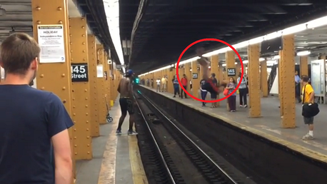 Saltando sobre las vías del metro ¿lo conseguirá?