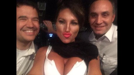 Video: Una modelo argentina hace despegar un avión repleto de pasajeros con permiso de pilotos