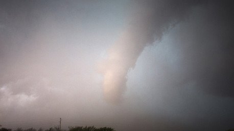 FOTOS, VIDEO: Tornado a la americana y lluvia de peces en Ucrania