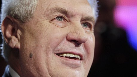 El presidente checo сompara a EE.UU. con los brontosaurios