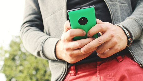 ¿Qué problemas de salud causan los 'smartphones' y cómo evitarlos?