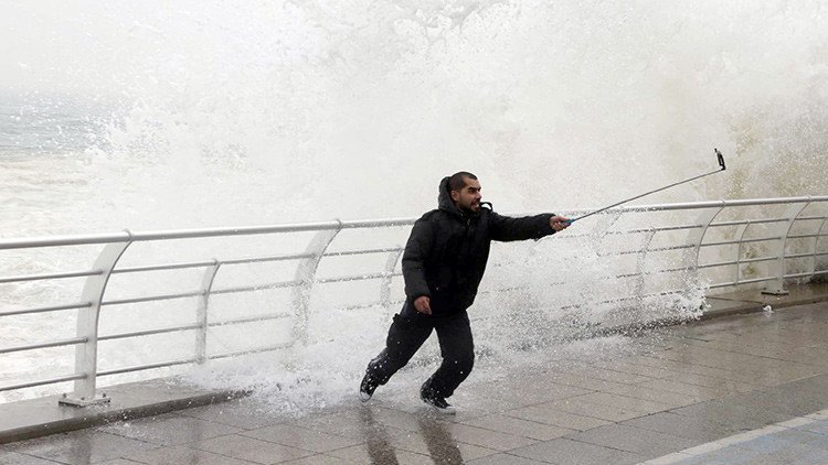 La Policía rusa lanza una campaña contra los 'selfies mortales'