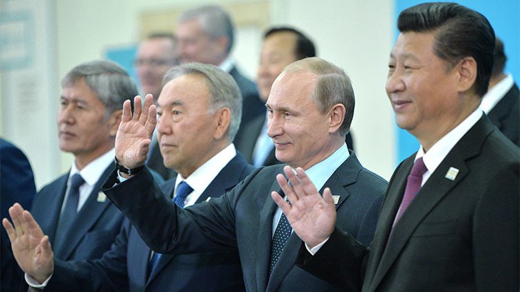 Experto: "Los BRICS y la OSC siembran el pánico en EE.UU."