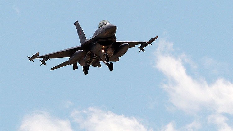 Cazas turcos violan el espacio aéreo griego