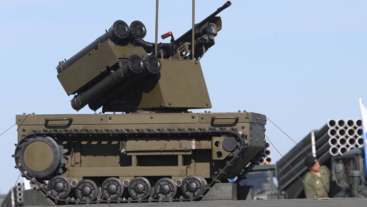 Un revolucionario robot de combate ruso asombra a los ciudadanos de Sebastopol  (Video)