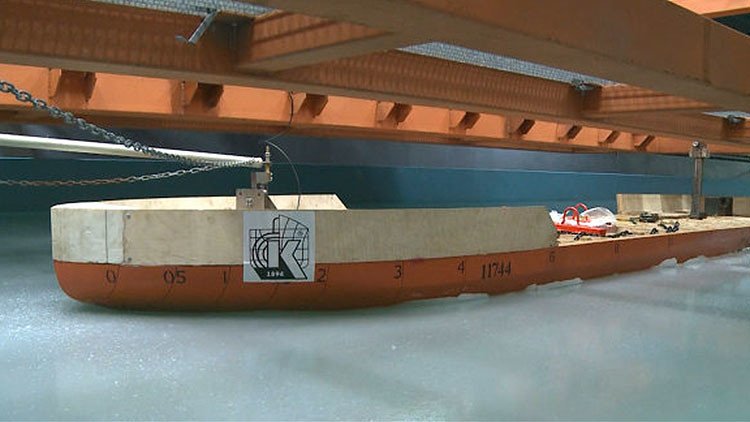 Video: Prueban un poderoso rompehielos ruso en una piscina que recrea el Ártico 