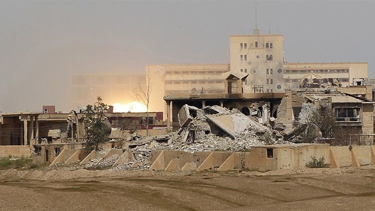 Inteligencia de EE.UU.: El Estado islámico no se ha debilitado después de un año de ataques aéreos