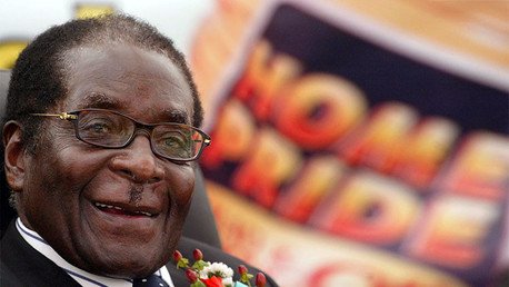 Presidente de Zimbabue: "Me arrodillo y pido la mano de Barack Obama"