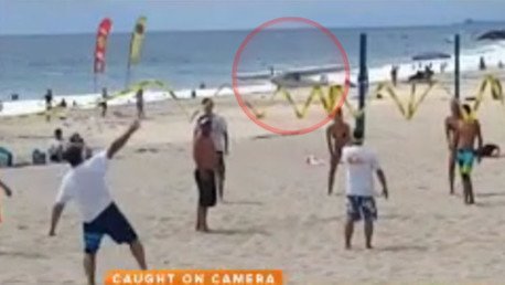 Una avioneta aterriza inesperadamente en una playa de California llena de bañistas