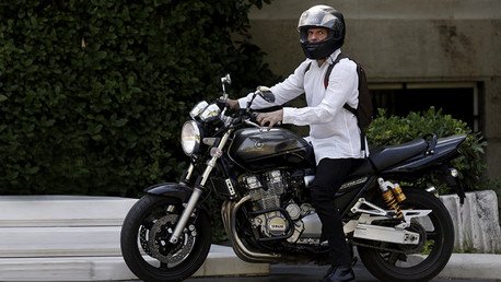 El carisma del 'Ministro de lo Increíble' griego no dimite