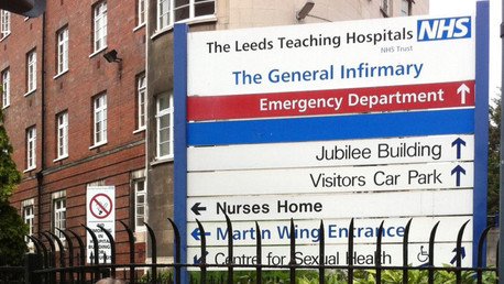 Reino Unido: Los doctores rechazan atender a una niña por figurar como muerta en la base de datos