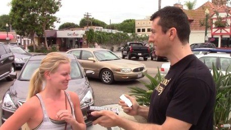 Experimento: ¿Qué elegiría entre una barra de chocolate y una de plata?