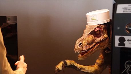 El futuro llega a Japón: abre el hotel Extraño, donde le recibirá un robot dinosaurio