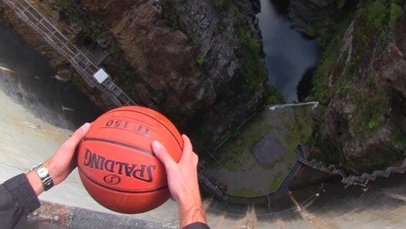 ¿Magia o física pura? ¿Por qué el balón se curva tanto en el aire?