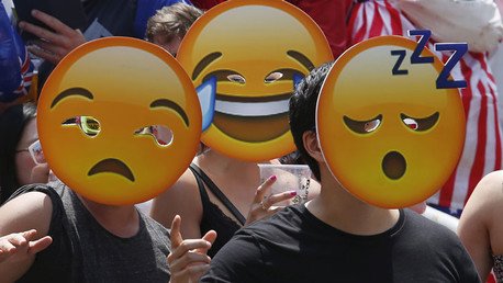 Fotos: Una empresa china permite a sus empleados ir enmascarados para combatir estrés