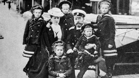 Descendientes de Nicolás II piden 'borrar del mapa' el nombre del asesino del zar