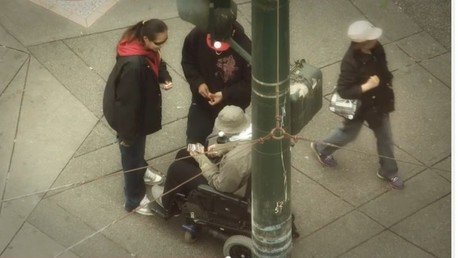 Un policía se disfraza de discapacitado en busca del 'alma' de la calle