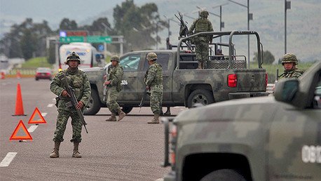 México: El Ejército irrumpe en Michoacán dejando varios menores heridos