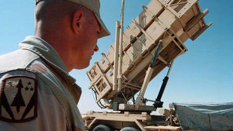 Periodista estadounidense: "Rusia invierte en su gente; mientras que EE.UU. en armas"