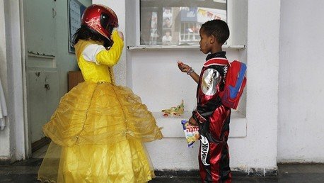 Una niña mexicana promueve la igualdad de género con un libro que escribió a los 8 años