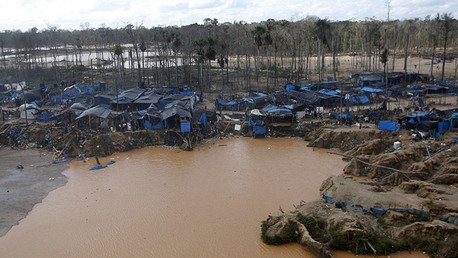 Fin de la fiebre del oro: Policía de Perú destruye un pueblo entero de mineros ilegales