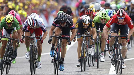 La Policía francesa dispara contra un coche que intentó traspasar el vallado del Tour de Francia