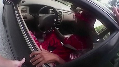 Video: Policía de EE.UU. mata de un tiro en la cabeza a un afroamericano desarmado