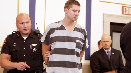 El policía que mató a un afroamericano desarmado en Ohio es liberado bajo fianza