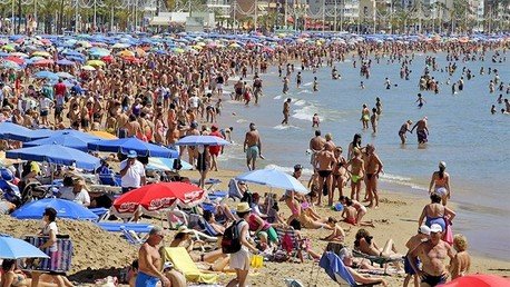 Miles de personas prefieren veranear este año en España antes que en Túnez y Grecia