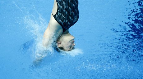 Una clavadista se olvida de cómo saltar y recibe un cero en la puntuación