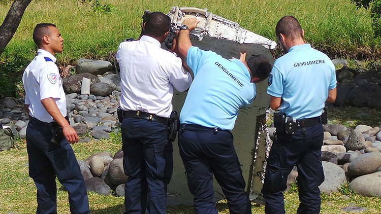 Hallan en la isla de la Reunión la puerta de un avión