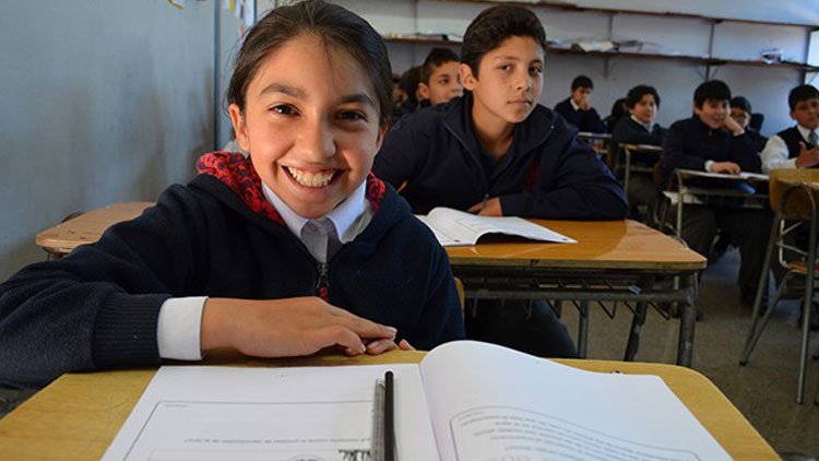 ¿Cuáles son mejores alumnos en matemáticas y escritura de América Latina?