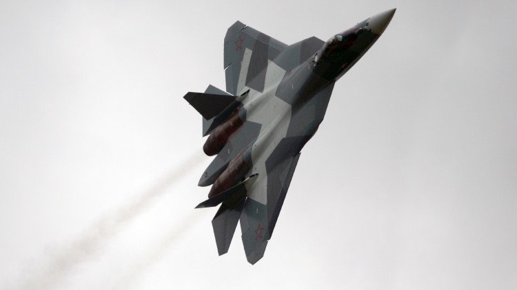 Video: El caza ruso PAK-FA se exhibe con acrobacias en el concurso internacional Aviadarts