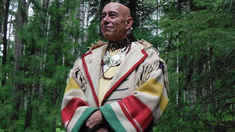 Genocidio silencioso en EE.UU.: "John McCain tomó la tierra sagrada de los apaches"