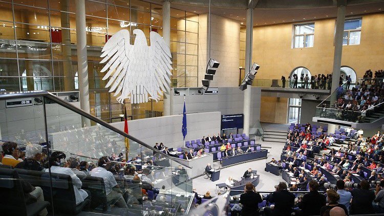 El Bundestag da luz verde al tercer paquete de ayuda a Grecia