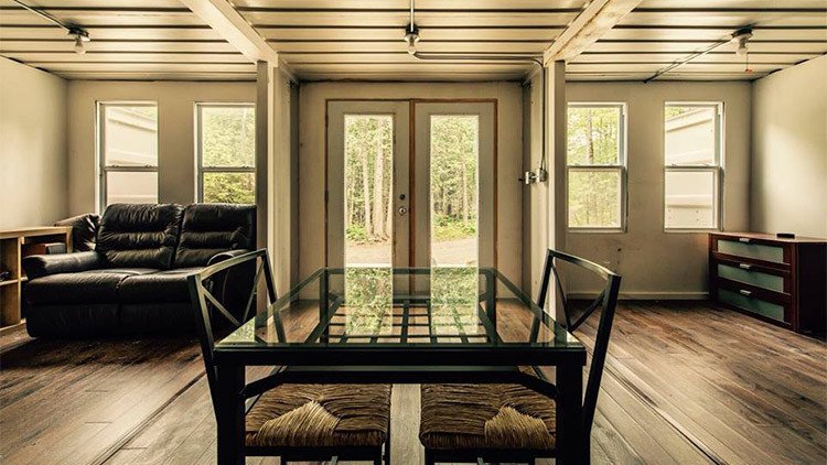 ¿Cómo salvarse de impuestos? Construye tu casa autosostenible con 3 contenedores 